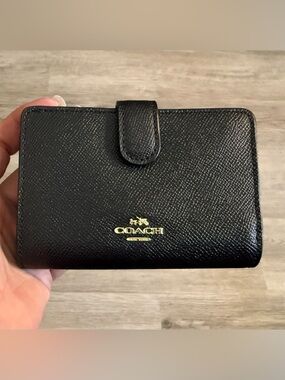New Coach Black Crossgrain Leather Compact Wallet